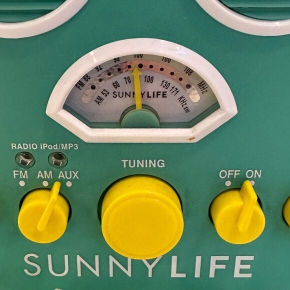 SUNNYLIFE BEACH/POOL FM AM AUX MP3 PLAYER WATER/SAND PROOF CASE MSRP $65 - Picture 5 of 8